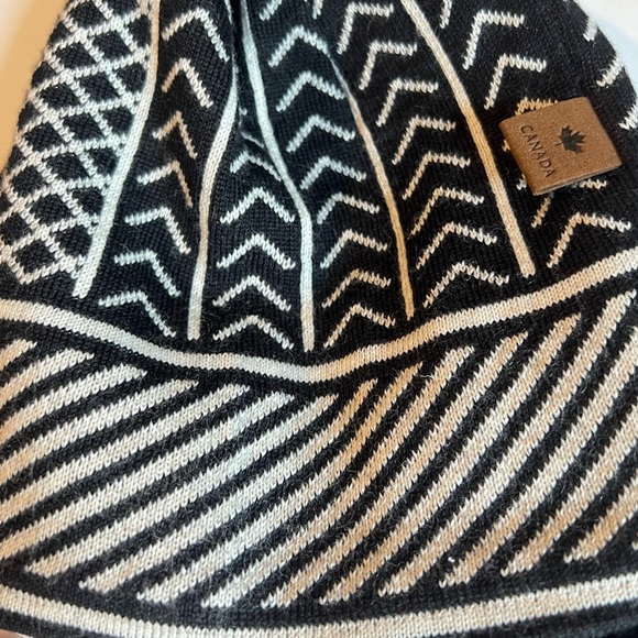 JACQUARD BEANIE by Harricana Canada without fur pom priced accordingly NWT - Picture 3 of 8